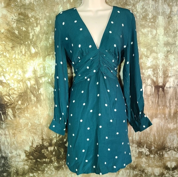 Topshop Dresses & Skirts - Topshop Green Polka Dot Ruched Mini Dress sz 8